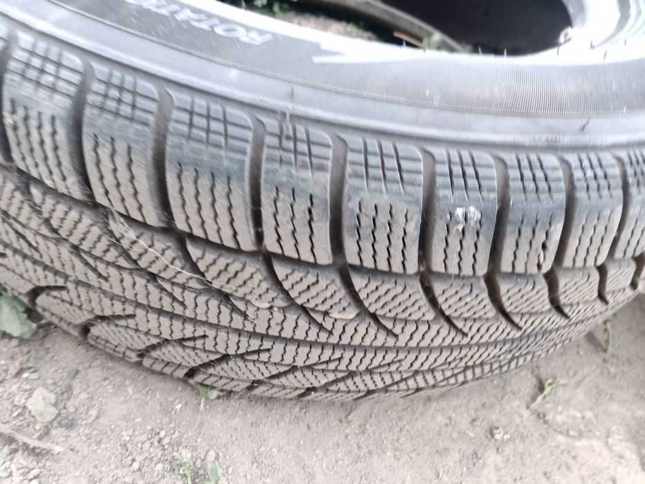 Cauciucuri.Tinute intr o încăpere (camera)