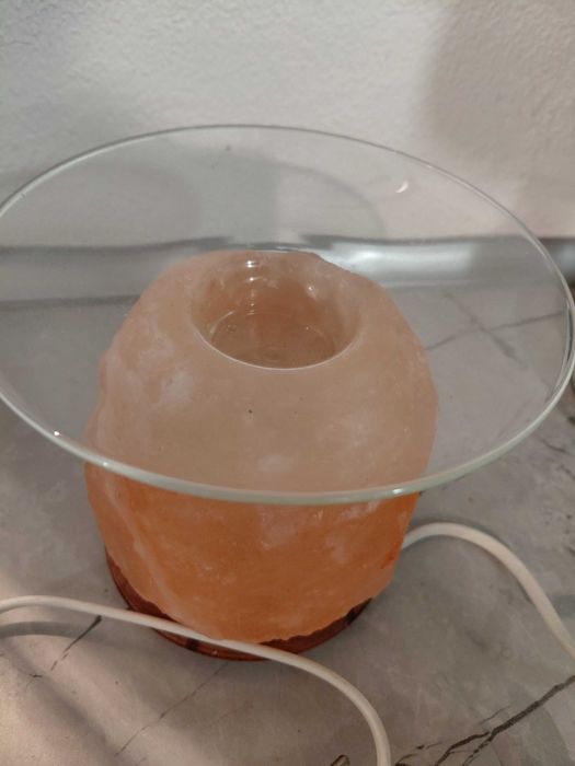 Арома лампа от Хималайска сол - 1,5 кг. с дървена основа