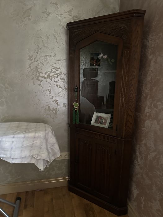 Шкафы и тумбы из дерева