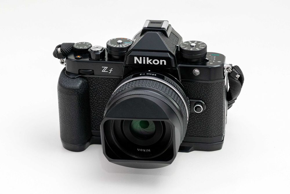 Nikon ZF cu Nikkor 40mm f/2 SE. Ofer factura, garantie decembrie 2027