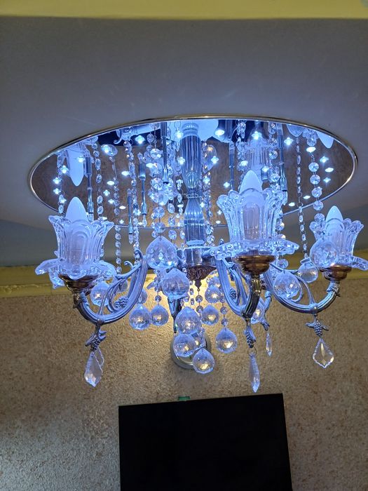 Продам люстру .,,