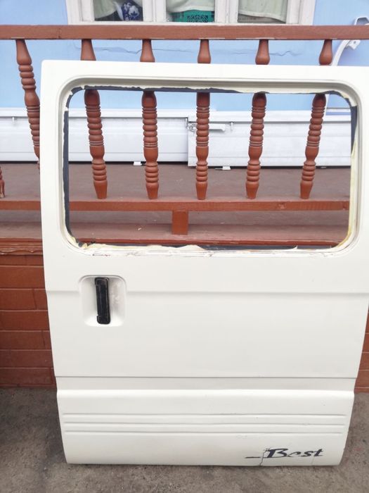 Damas eshik va oldi o’ng taraf eshiklar sotladi oynlarxam