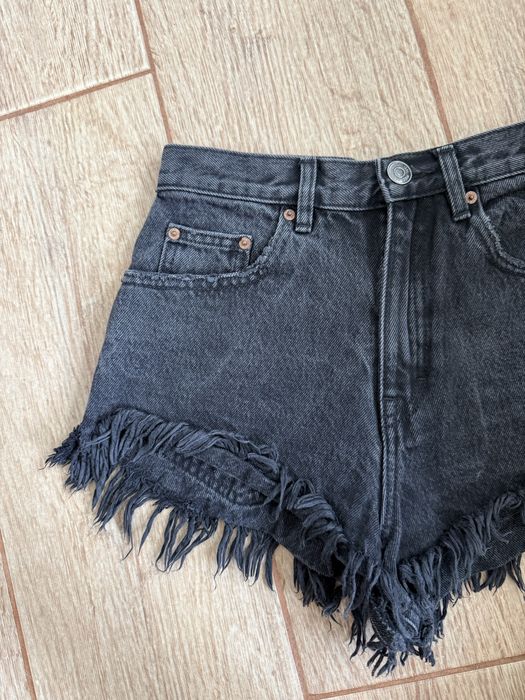 Pantaloni scurti
