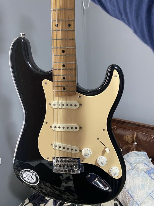 Электрогитара с комбоусилителем (elektrogitara va kolonka usilitel)