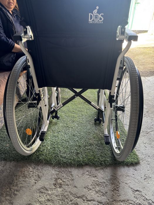 Продаю инвалидную коляску новая !