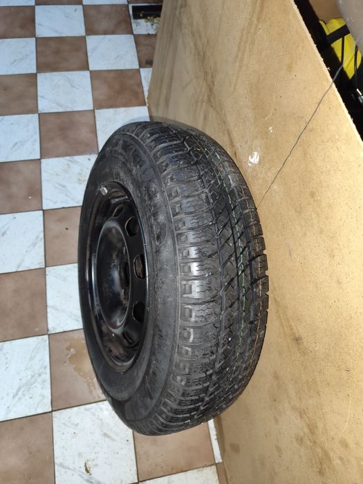 Продавам   резервна джанта с гума комплект голф 4