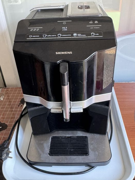 Vată de zahăr nouă/2 /bucãți  sigilată în cutie.Aparat cafea 700 lei