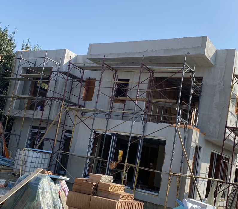 Constructii case la rosu / la cheie / acoperise