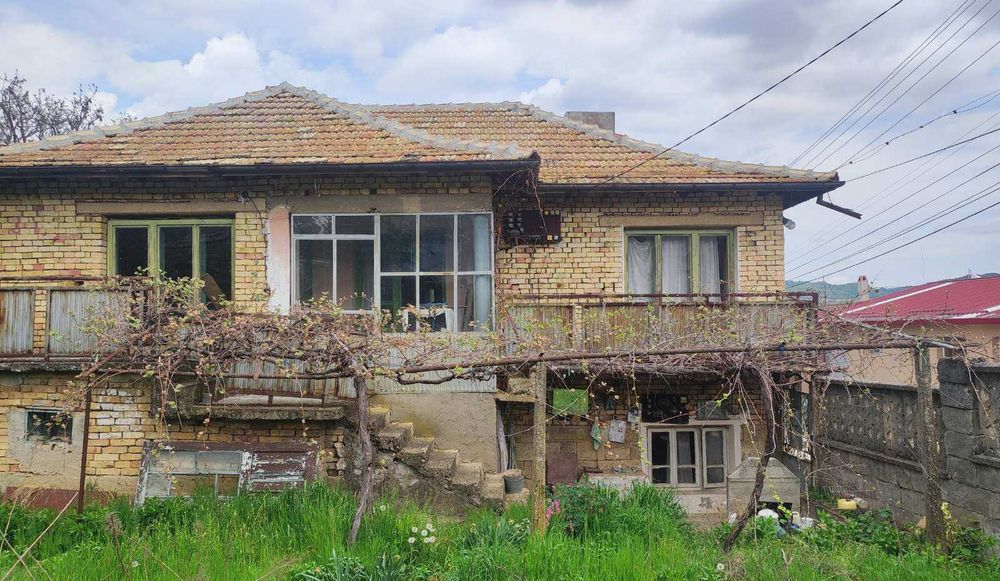 Продава се Къща в София, Република - 920 кв.м за 22 €/кв.м - Снимка #1