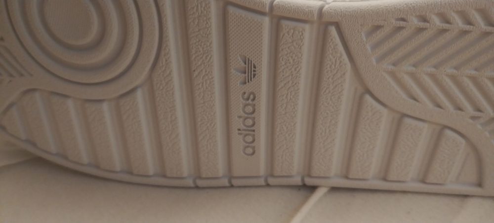 Adidas originals естествена кожа