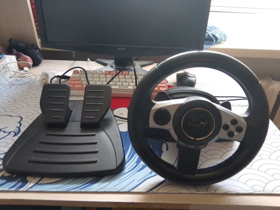 Игровой руль с педалями