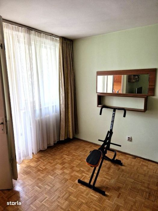 Garsoniera de vanzare zona Mercur cu parcare