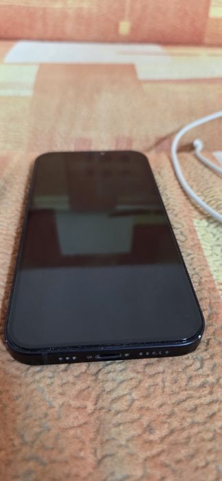 Продам Айфон 12 на 128 гб