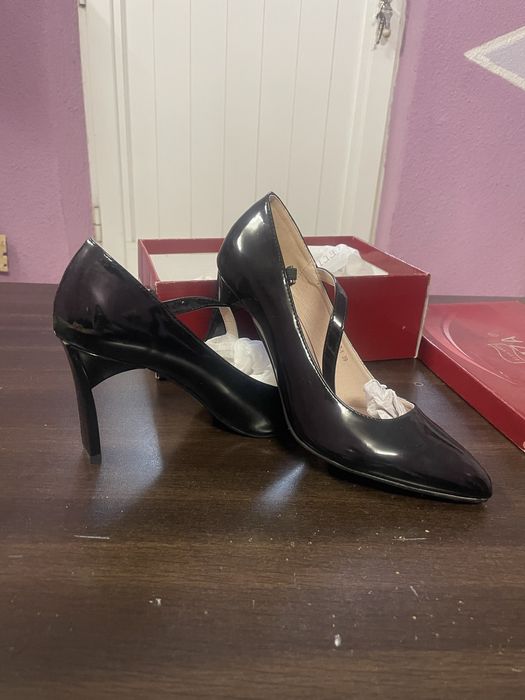 Обувки лачени дамски