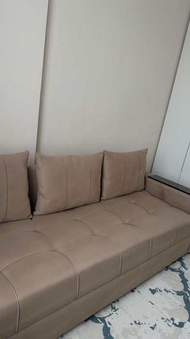 Диван трехместный