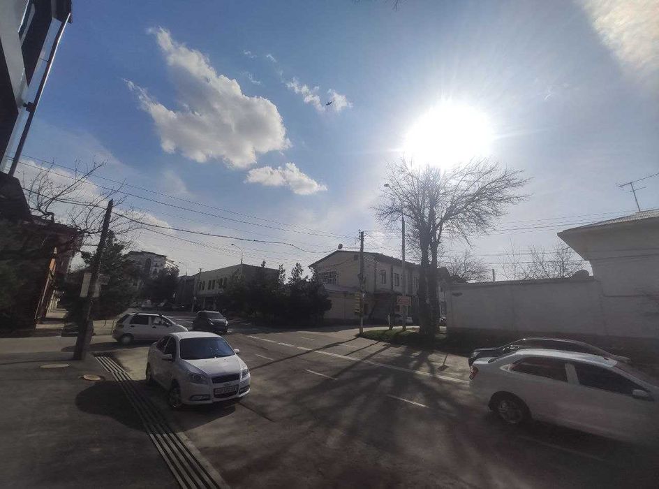 Продаётся участок в Яккасарайском районе, Ракат махалля первая линия.