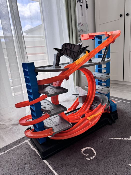 Pista hotwheels ultimate garage