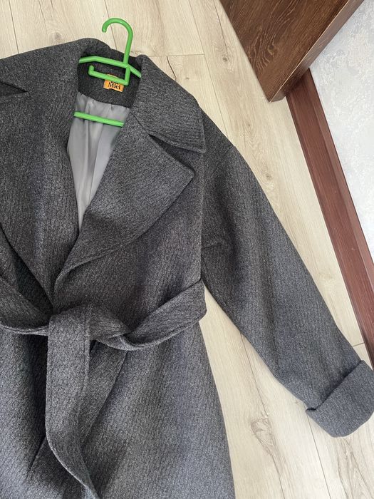 Продам пальто новоее