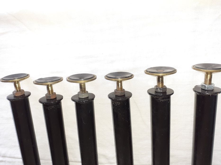 6 Picioare din fier noi 30 cm înălțime,si 4 picioare 40 cm.