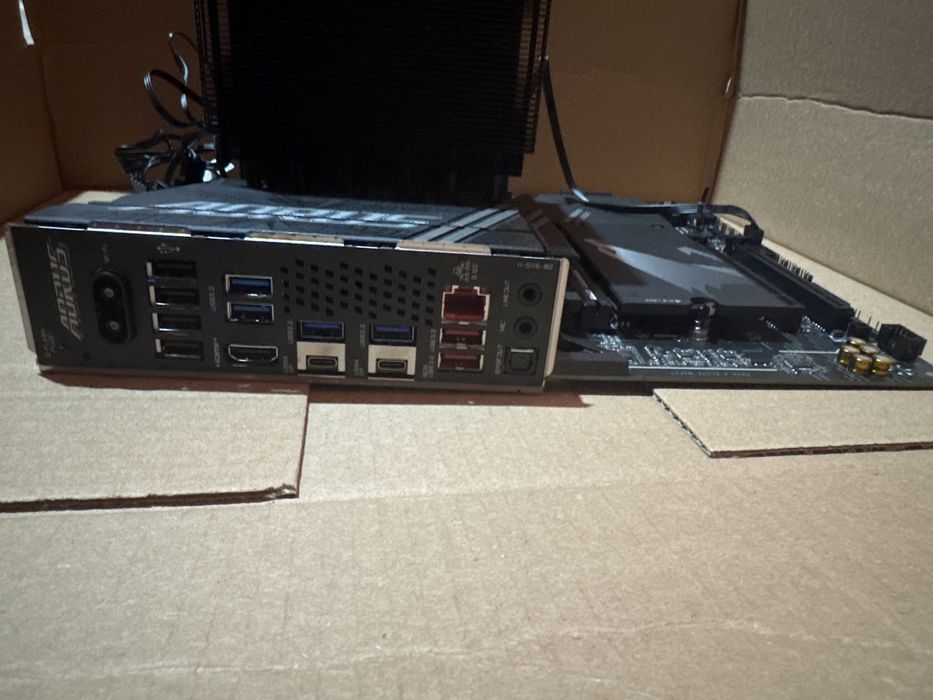 Vând intreg sau separat ryzen mb+cpu+ram+racire