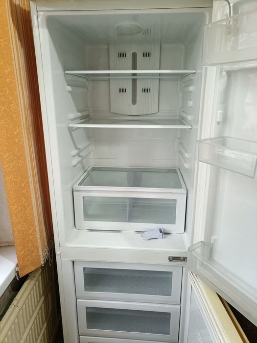 Холодильник Samsung