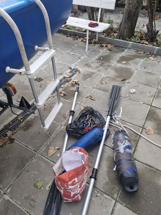 Лодка с колесар за разходка и риболов