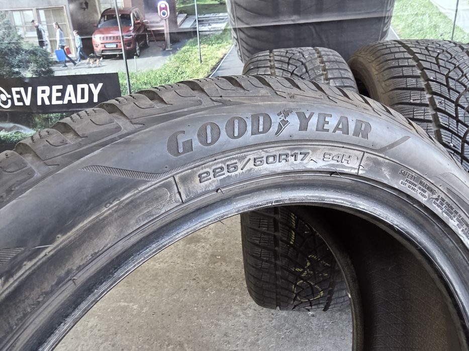 225/50/17 Goodyear 4бр