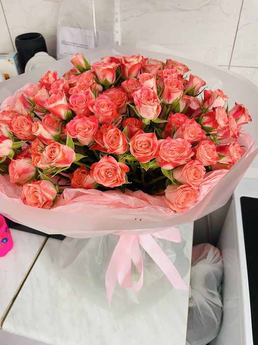 Букет цветов из кустовых роз