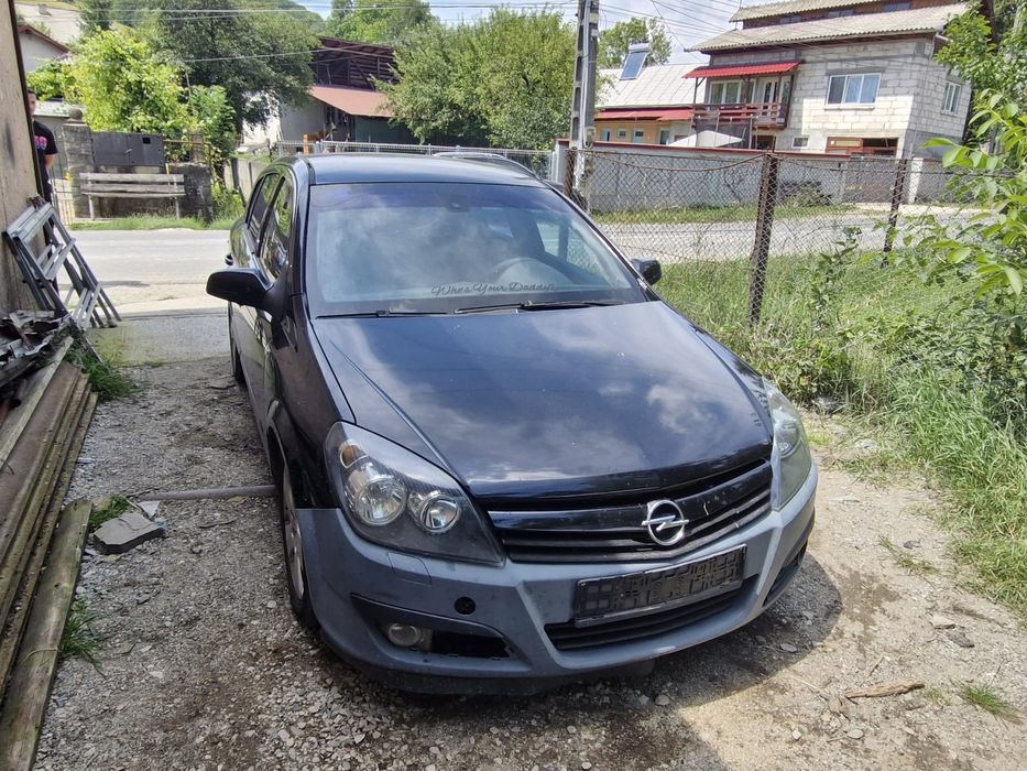 Dezmembrez Opel Astra H