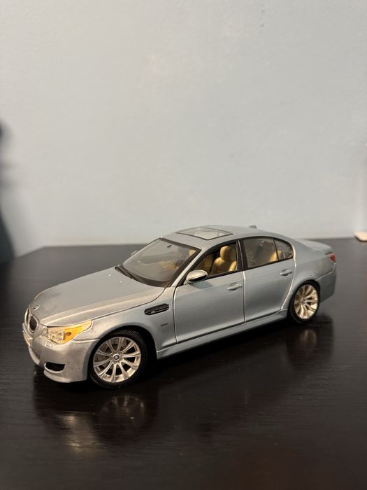Vand macheta BMW M5 scara 1/18 rara