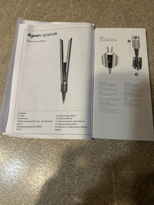 Aparat de intins parul Dyson