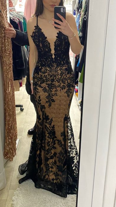 Бална рокля ( тип русалка )