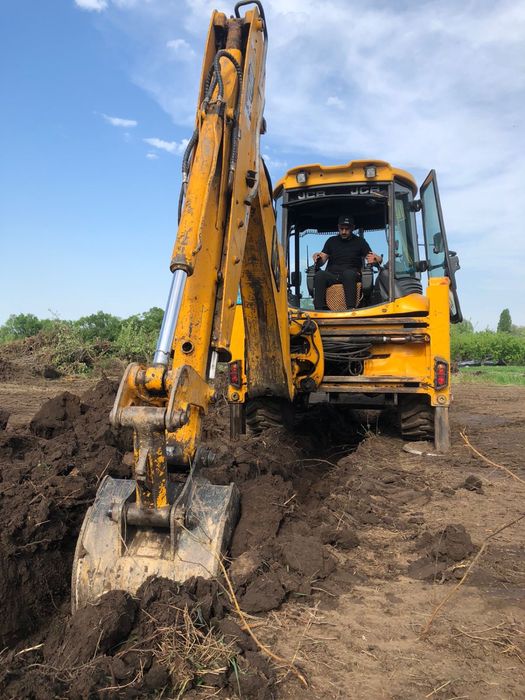 JCB прродам три в одном на полном ходу