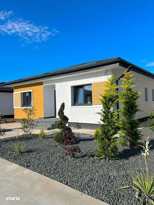 Vila single cu 3 bai, 3 dormitoare+living! Compartimentare excelenta