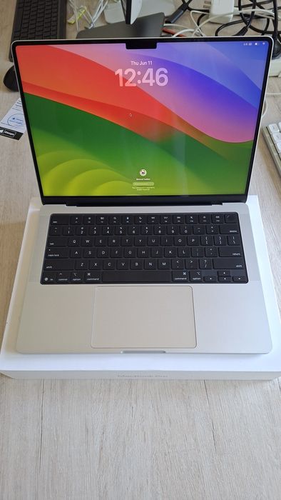 Macbook pro m5 14inch, 32/1tb silver