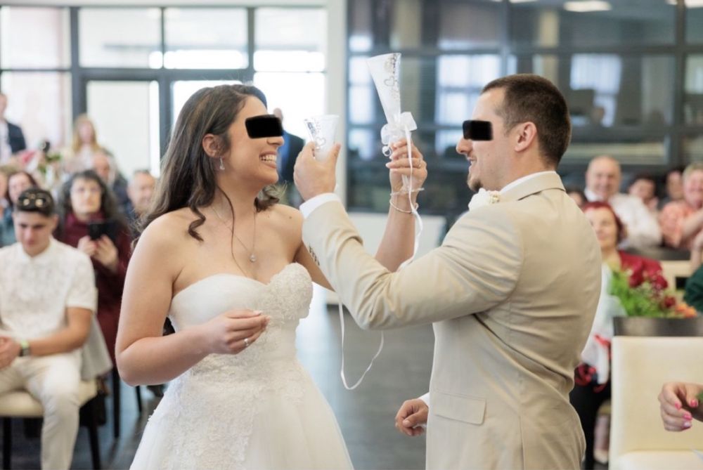 Сватбена рокля размер М с гол гръб