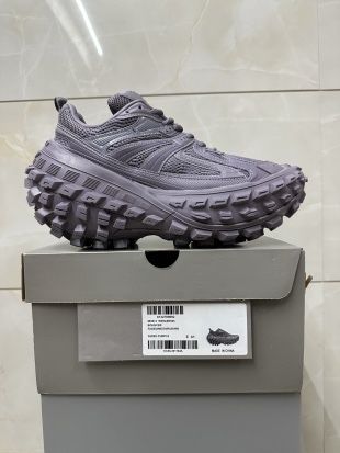 Balenciaga bouncer ( defender)