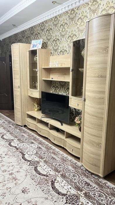 Продаеться сервант срочно