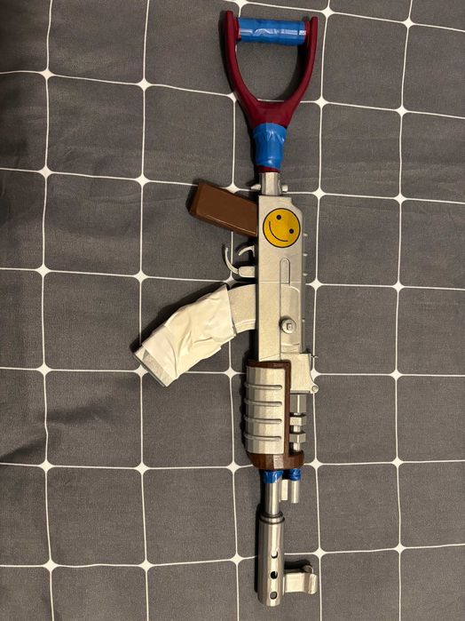 Rust Assault Rifle AK joc- arma jucarie lucrata manual pentru raiduri