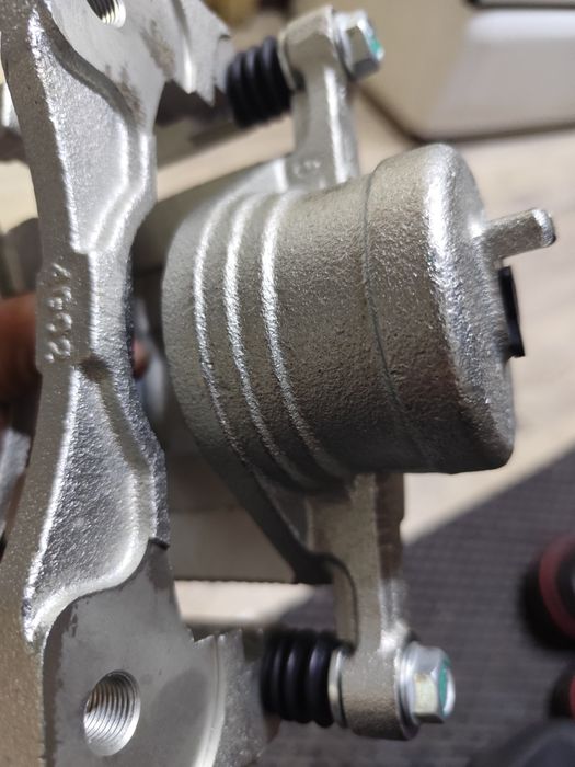 Продам передний суппорт Шевроле Лачетти