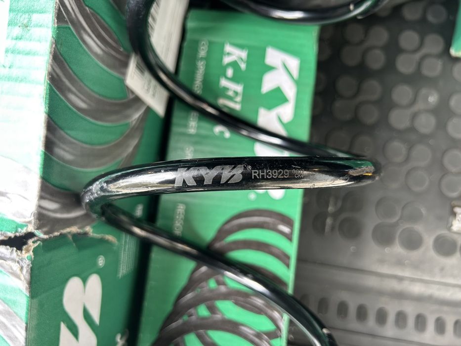 Комплект Пружини за w204 Kyb k-flex
