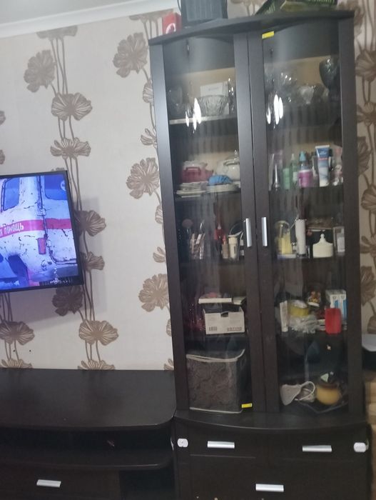 Продам сервант+столик под телевизор