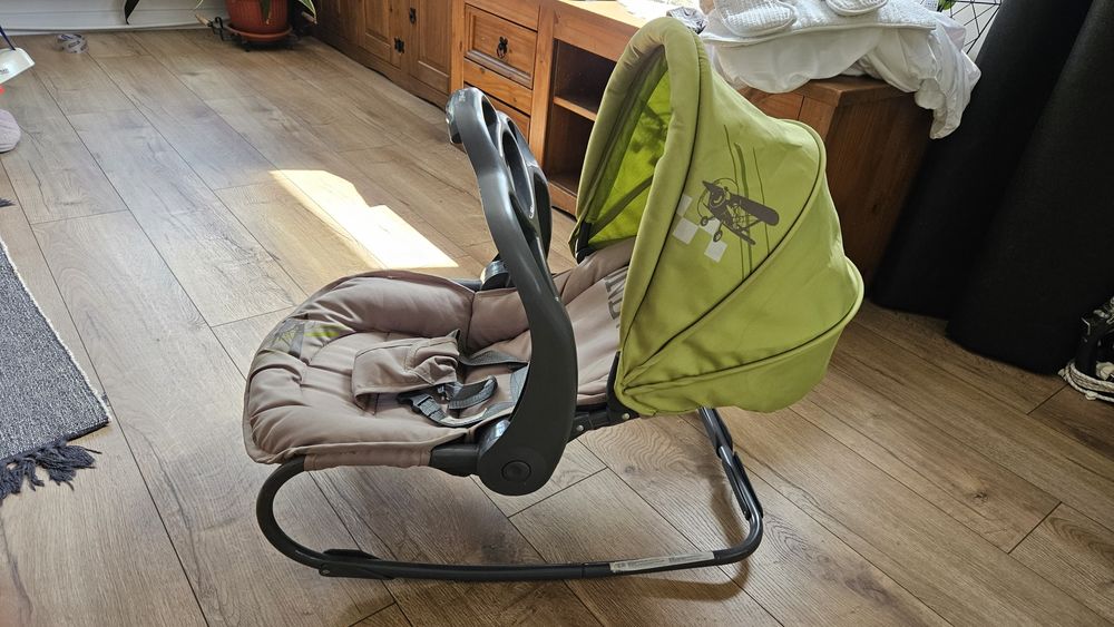 Шезлонг-люлка и стол за хранене