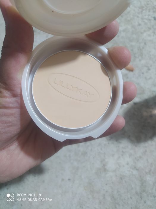 Original lilikay pudra taroq yuz tuklarni teruvchi xolati yangi