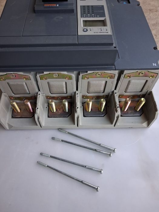 Întrerupător automat 800A compact ns800n