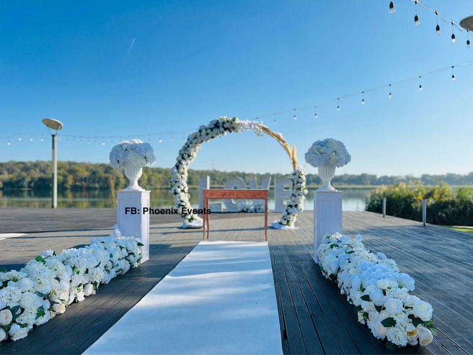 Aranjament cununie decoratiuni decor floral arcada stalpi nunta botez