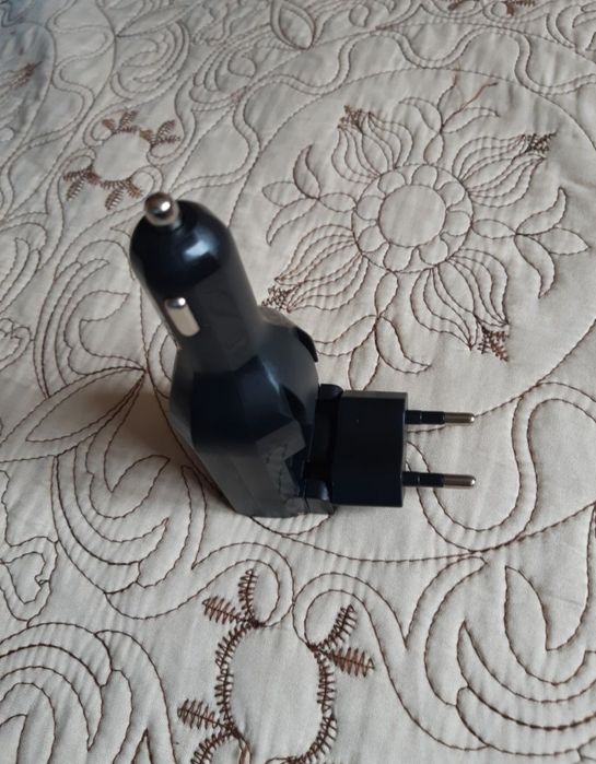 Vând încărcător telefon priză și auto