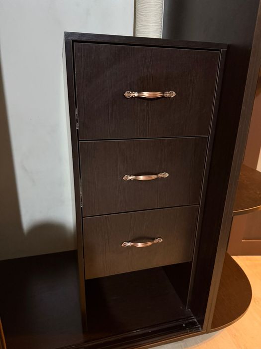Комоды темные продам