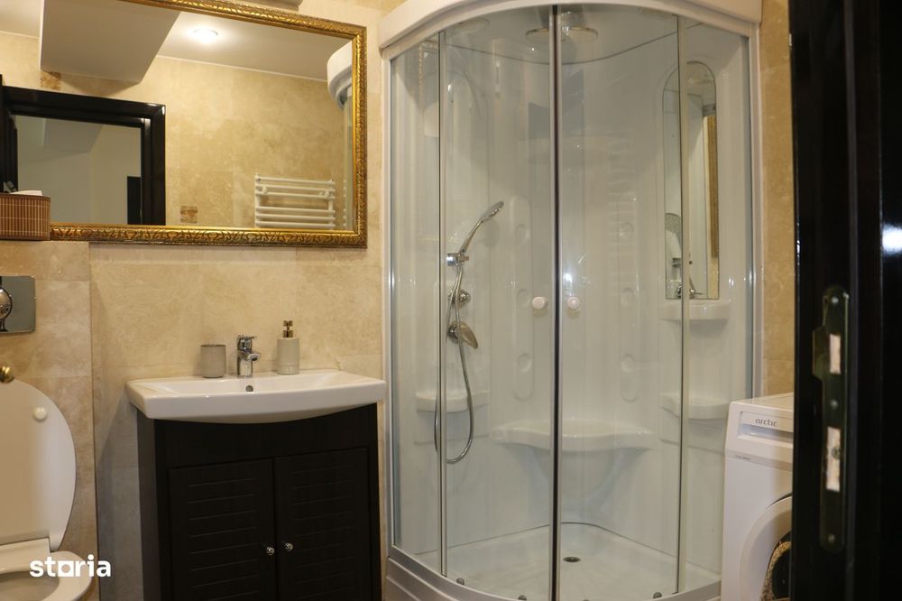 Proprietar, inchiriez apartament cu trei camere in Exclusive Residence