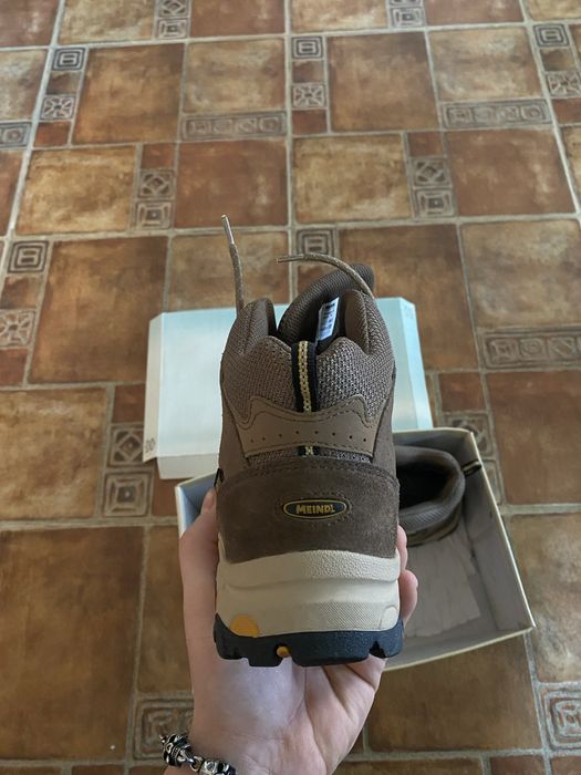 Pantofi MEINDL Goretex, mărimea 40